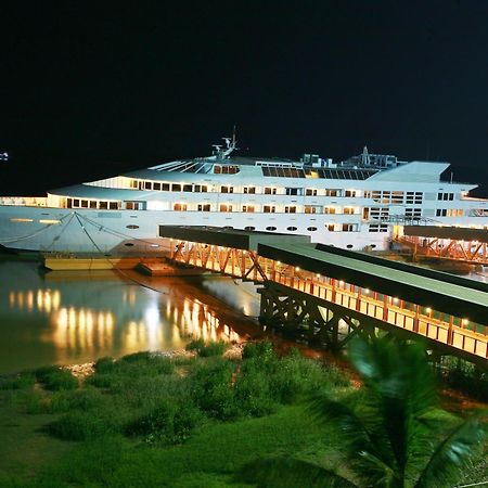 Vintage Luxury Yacht Hotel Yangon Exterior foto