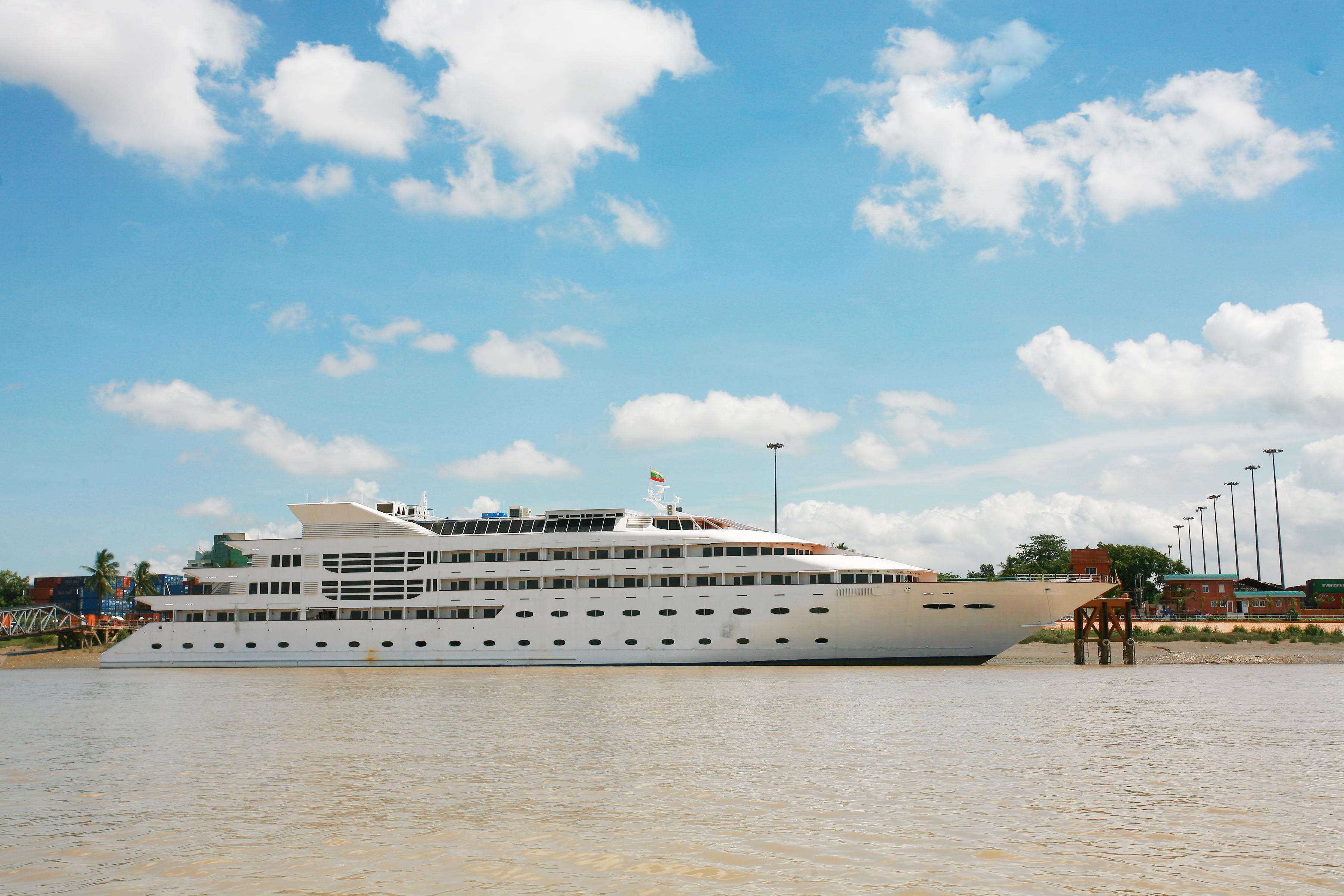 Vintage Luxury Yacht Hotel Yangon Exterior foto