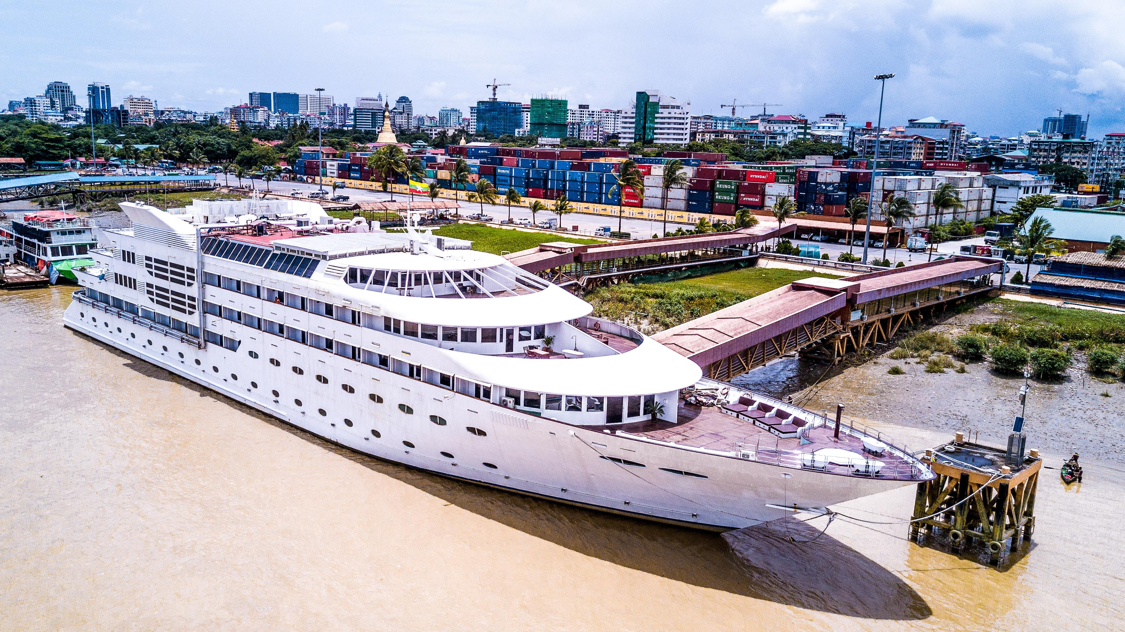 Vintage Luxury Yacht Hotel Yangon Exterior foto