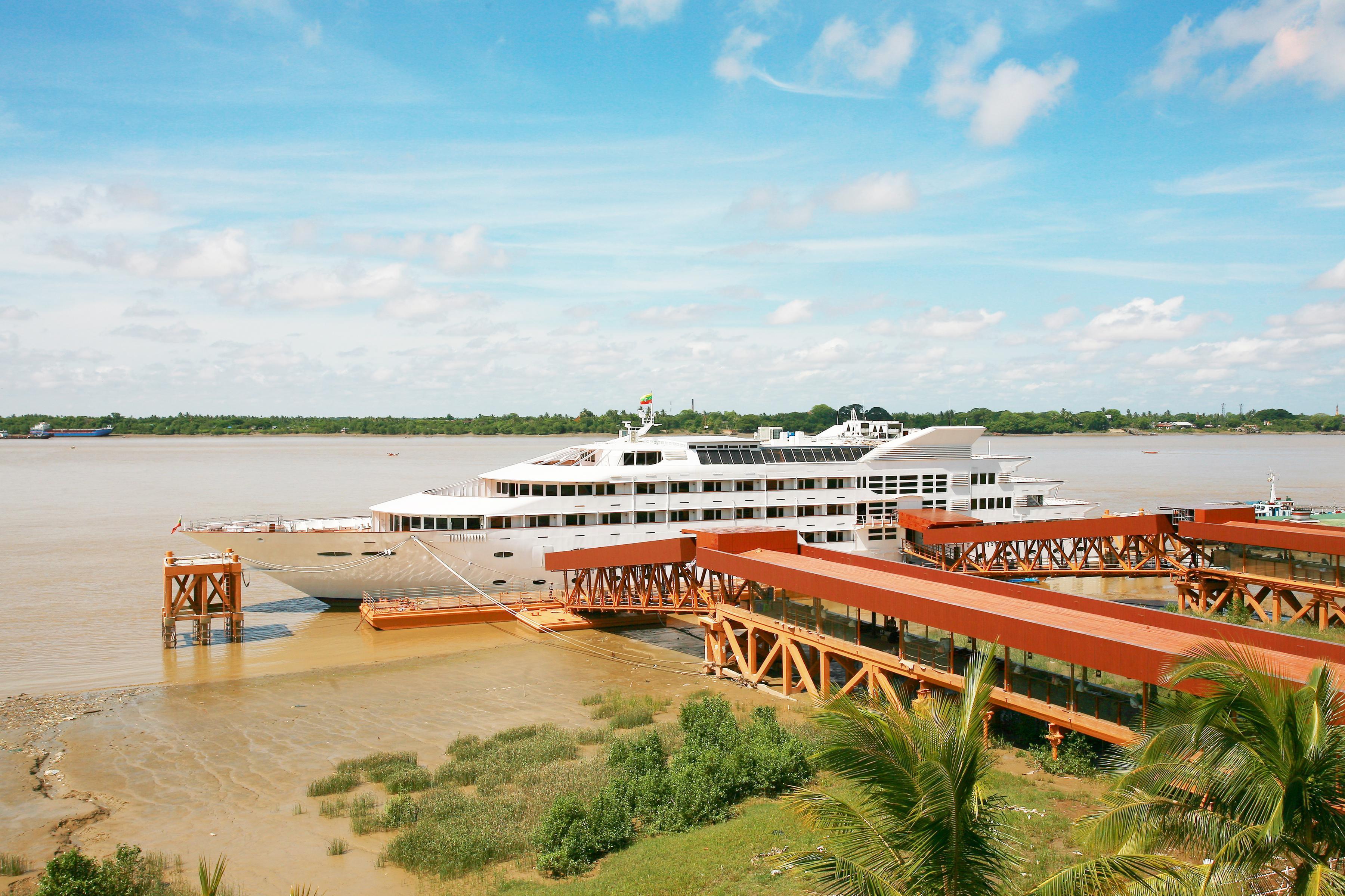 Vintage Luxury Yacht Hotel Yangon Exterior foto