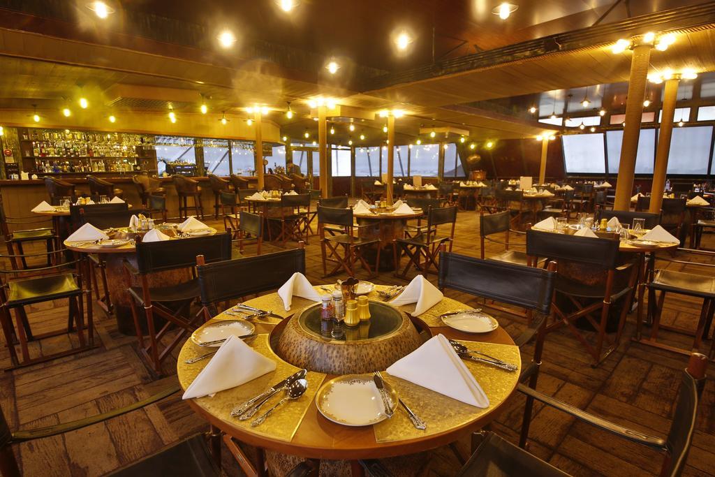 Vintage Luxury Yacht Hotel Yangon Exterior foto