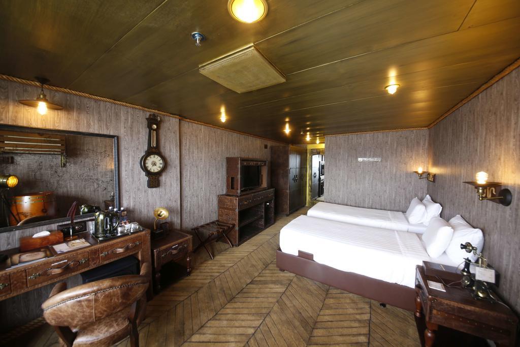 Vintage Luxury Yacht Hotel Yangon Exterior foto