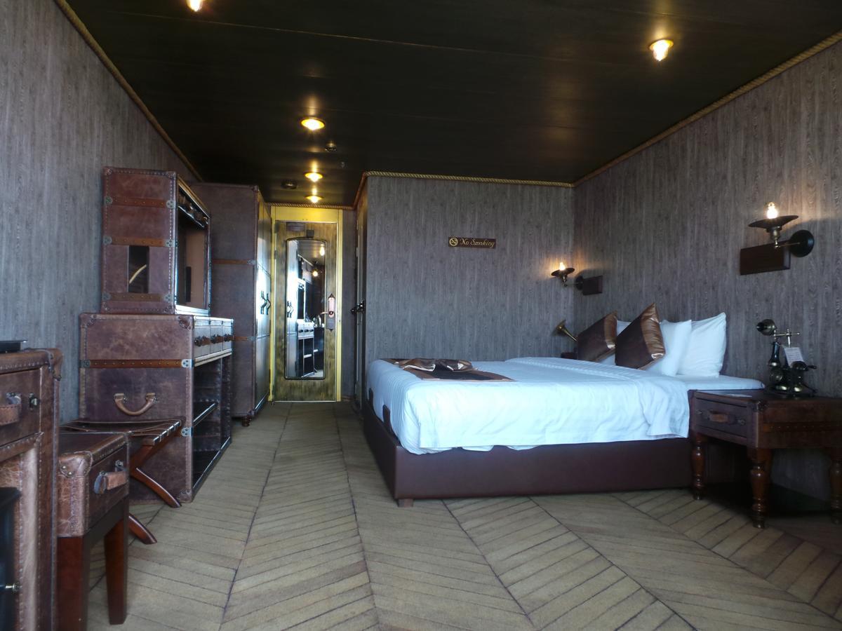 Vintage Luxury Yacht Hotel Yangon Exterior foto