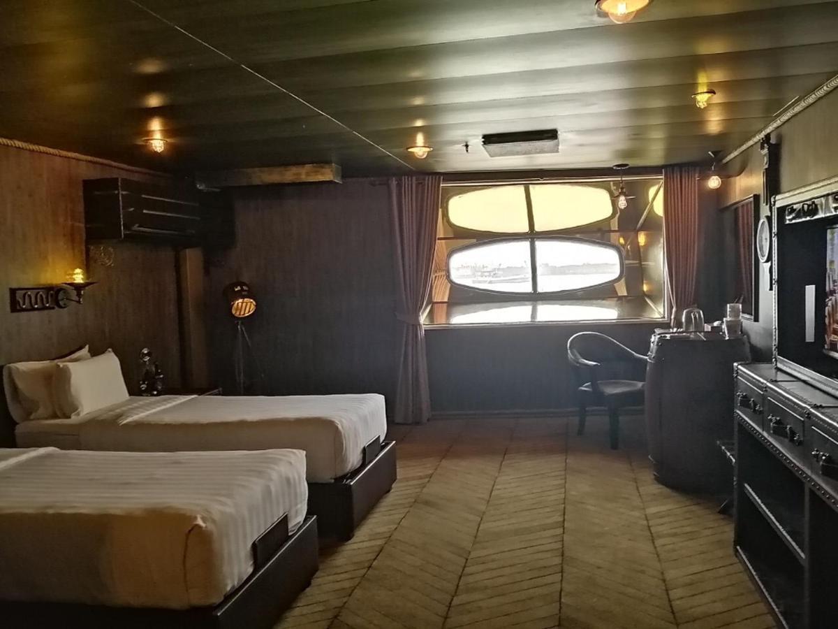 Vintage Luxury Yacht Hotel Yangon Exterior foto